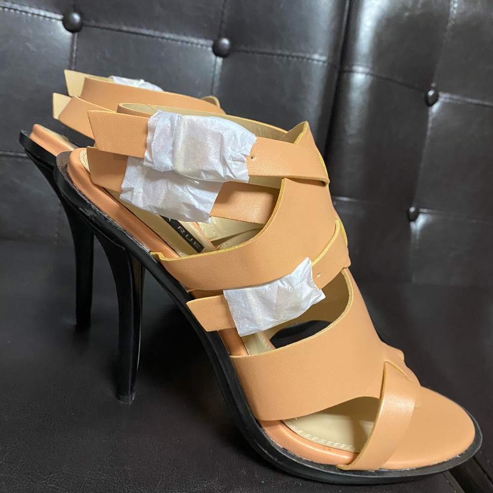 Izabella Rue Heels - Picture 2 of 7